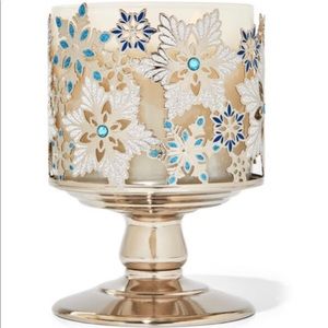 Bath & Body Works SPARKLY SNOWFLAKES PEDESTAL 3-Wick Candle Holder